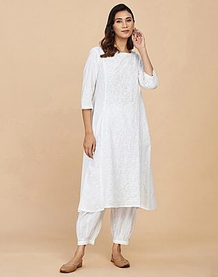 White Cotton Embroidered Slim Fit Long Kurta White Cotton Embroidered Slim Fit Long Kurta